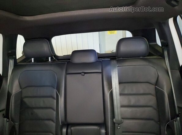 3VV4B7AX7MM068087 2021 VOLKSWAGEN TIGUAN White უკანა სავარძლების ხედი