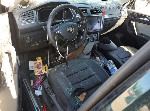 3VV4B7AX9KM113074 2019 VOLKSWAGEN TIGUAN Green Առջևի վահանակի տեսք