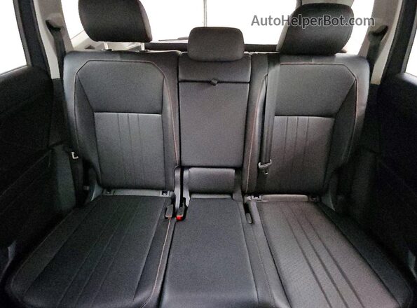 3VV5B7AX8RM210006 2024 VOLKSWAGEN TIGUAN Gray Rear seats view