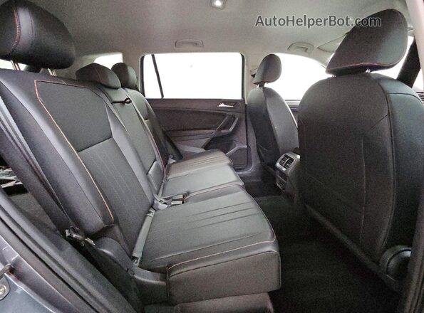 3VV5B7AX8RM210006 2024 VOLKSWAGEN TIGUAN Gray Rear interior view