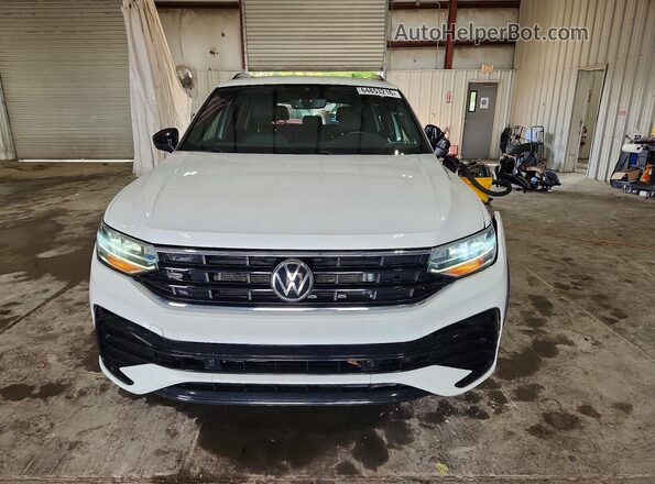 3VV8B7AX2NM095698 2022 VOLKSWAGEN TIGUAN White წინა ხედი