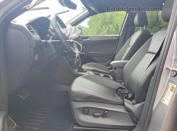 3VV8B7AX2NM146827 2022 VOLKSWAGEN TIGUAN Silver წინა სალონის ხედი