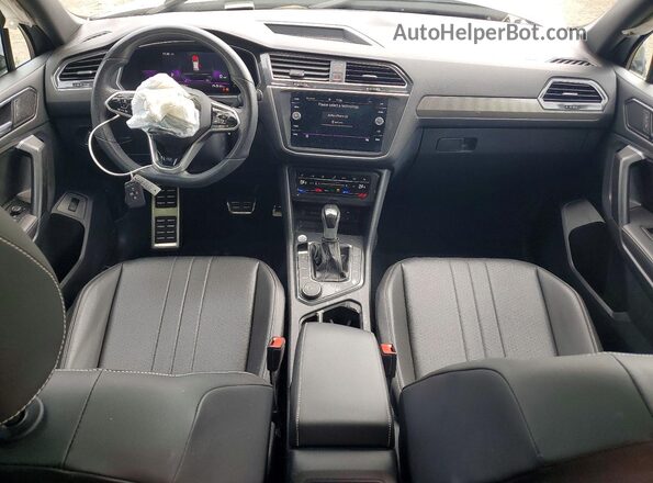 3VV8B7AX2NM146827 2022 VOLKSWAGEN TIGUAN Silver წინა პანელის ხედი