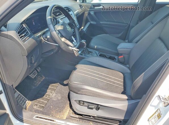 3VV8B7AX6NM144854 2022 VOLKSWAGEN TIGUAN Белый Вид салона спереди