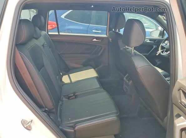 3VV8B7AX6NM144854 2022 VOLKSWAGEN TIGUAN Белый Вид задней части салона