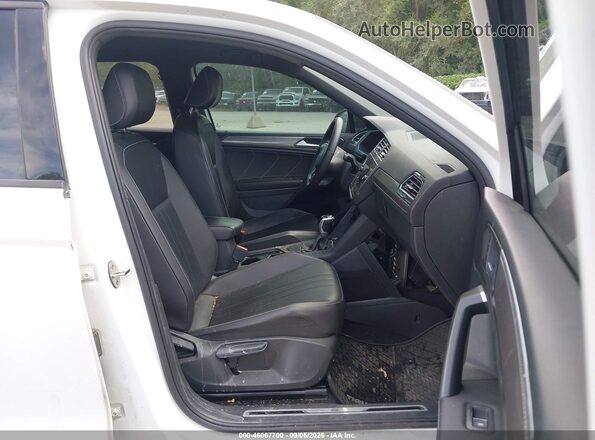3VVCB7AX3NM007557 2022 VOLKSWAGEN TIGUAN White Front interior view