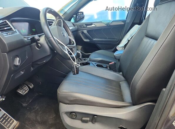 3VVCB7AX4PM057306 2023 VOLKSWAGEN TIGUAN Gray Front interior view