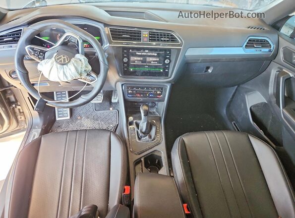 3VVCB7AX8RM099402 2024 VOLKSWAGEN TIGUAN Gray Vista del salpicadero