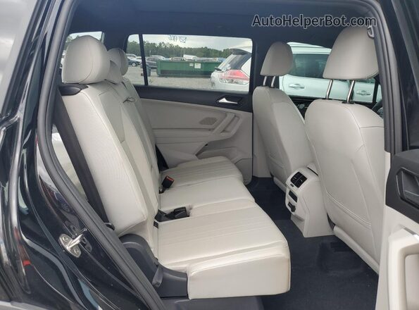 3VVCB7AXXRM009103 2024 VOLKSWAGEN TIGUAN Black Rear seats view