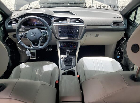 3VVCB7AXXRM009103 2024 VOLKSWAGEN TIGUAN Black Dashboard view