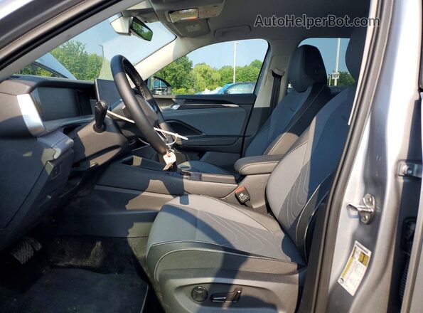 3VVER7RM9SM051055 2025 VOLKSWAGEN TIGUAN Silver Widok wnętrza z przodu
