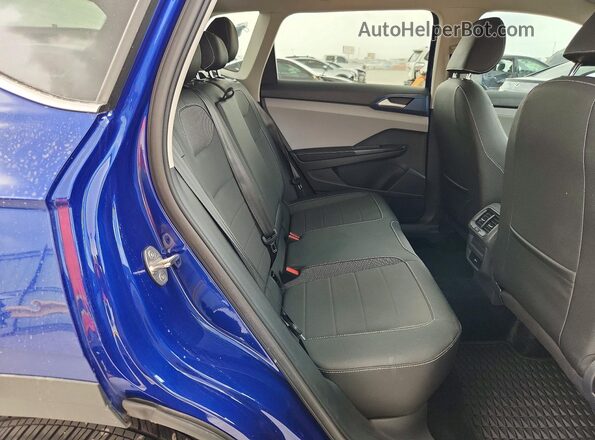 3VVEX7B22RM028967 2024 VOLKSWAGEN TAOS Blue Vista interior trasera