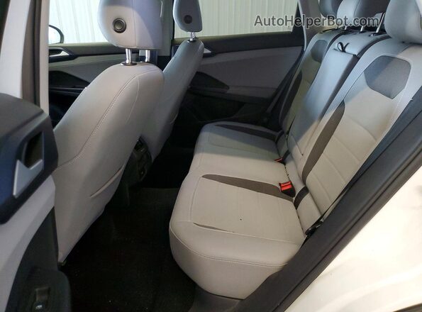 3VVEX7B23RM114675 2024 VOLKSWAGEN TAOS White Widok wnętrza z tyłu