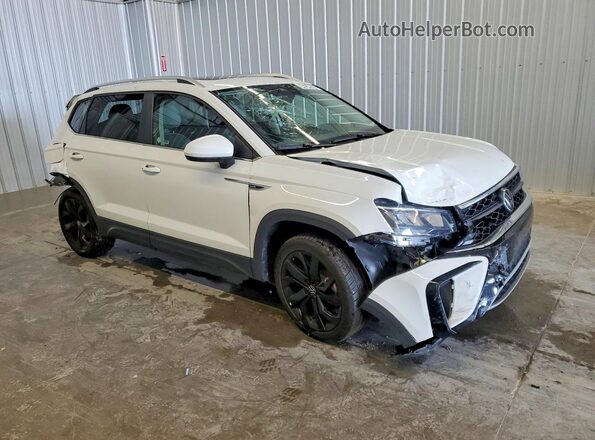 3VVEX7B23RM114675 2024 VOLKSWAGEN TAOS White Przód prawy
