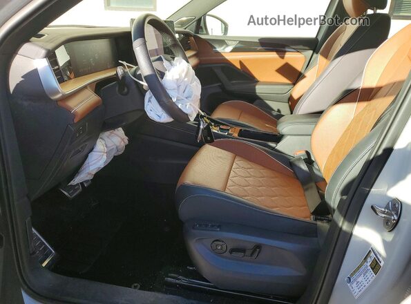 3VVLR7RM4SM040195 2025 VOLKSWAGEN TIGUAN White Front interior view