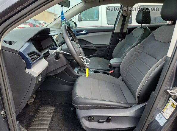 3VVLX7B26NM045899 2022 VOLKSWAGEN TAOS Gray Front interior view