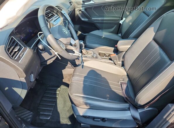 3VVMB7AX4RM114711 2024 VOLKSWAGEN TIGUAN Черный Вид салона спереди