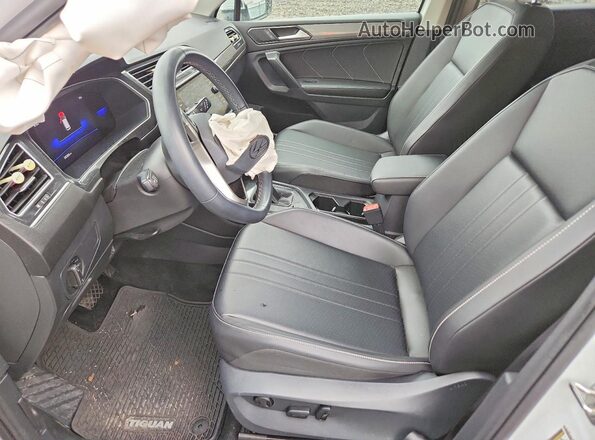 3VVMB7AX8RM043772 2024 VOLKSWAGEN TIGUAN White Widok wnętrza z przodu