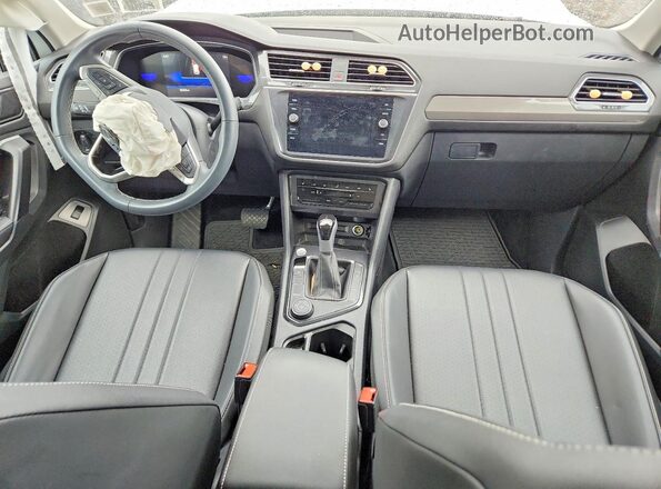 3VVMB7AX8RM043772 2024 VOLKSWAGEN TIGUAN White Widok deski rozdzielczej