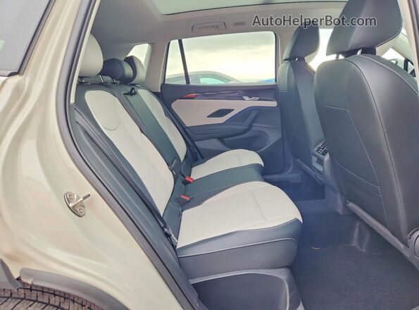 3VVMR7RM7SM009284 2025 VOLKSWAGEN TIGUAN Бежевый Вид задней части салона
