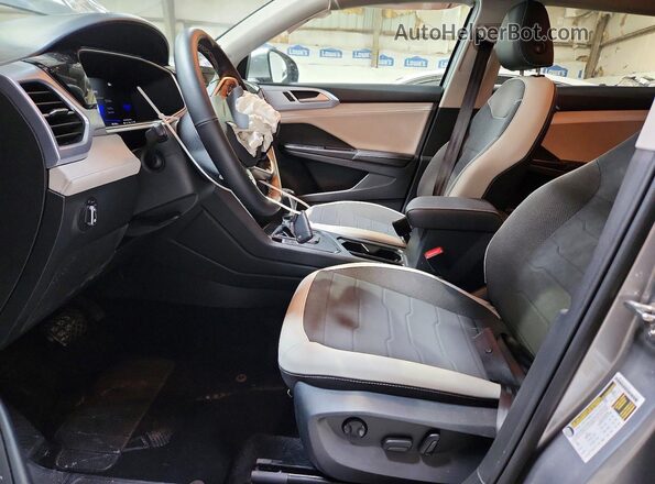 3VVSC7B22TM065412 2026 VOLKSWAGEN TAOS Silver Սալոնի դիմացի տեսք