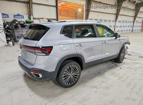 3VVSC7B22TM065412 2026 VOLKSWAGEN TAOS Silver Հետևի աջ