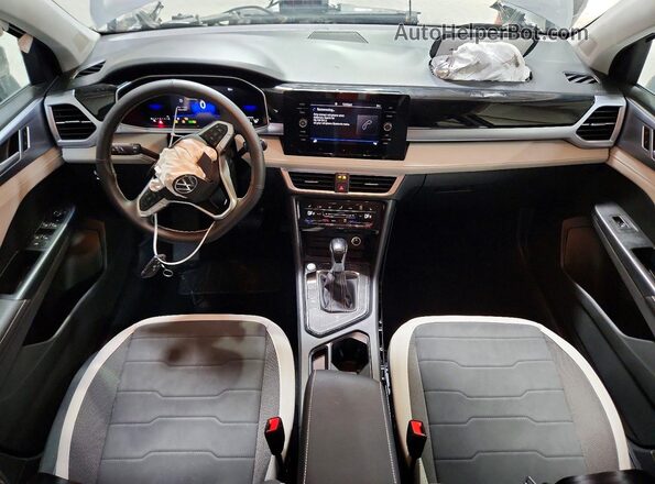 3VVSC7B22TM065412 2026 VOLKSWAGEN TAOS Silver Առջևի վահանակի տեսք
