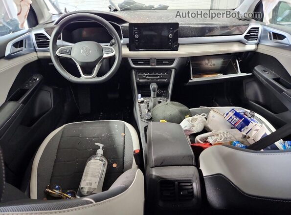 3VVUC7B20TM024284 2026 VOLKSWAGEN TAOS Gray Vista del salpicadero