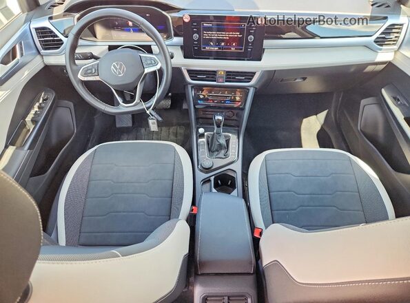 3VVUC7B26TM027822 2026 VOLKSWAGEN TAOS Silver წინა პანელის ხედი