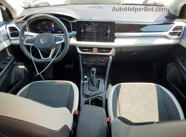 3VVVC7B20SM033764 2025 VOLKSWAGEN TAOS Gray Widok deski rozdzielczej