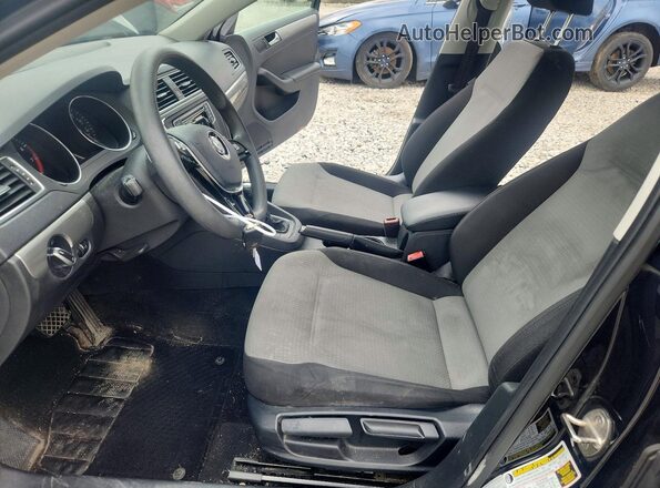3VW2B7AJ5HM257423 2017 VOLKSWAGEN JETTA Black Вид салону спереду