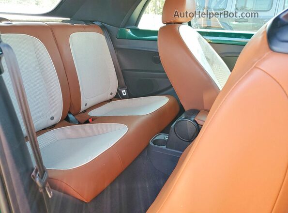 3VW517ATXHM819074 2017 VOLKSWAGEN BEETLE Teal Vista de los asientos traseros