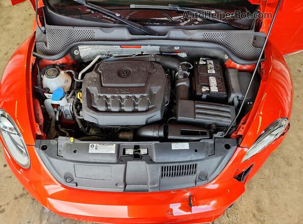 3VW5DAAT5KM501830 2019 VOLKSWAGEN BEETLE Red Вид задньої частини салону