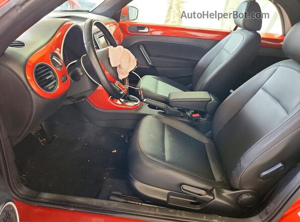 3VW5DAAT5KM501830 2019 VOLKSWAGEN BEETLE Red Вид салону спереду