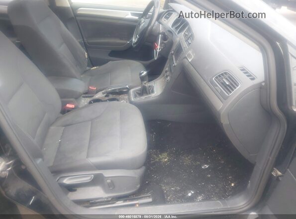 3VWA17AUXHM502080 2017 VOLKSWAGEN GOLF Черный Вид салона спереди
