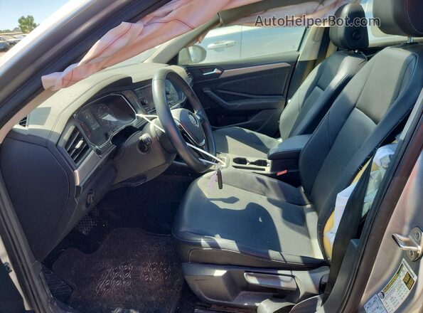 3VWCB7BU9LM028250 2020 VOLKSWAGEN JETTA Серебряный Вид салона спереди