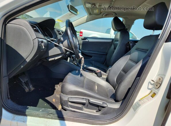 3VWD67AJ2GM338228 2016 VOLKSWAGEN JETTA Белый Вид салона спереди