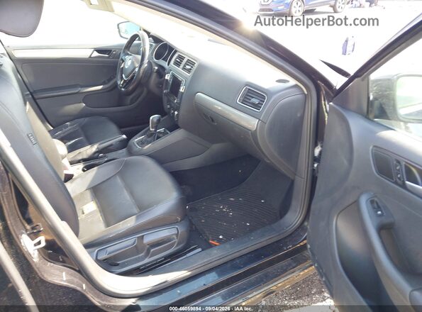 3VWDB7AJ4JM263891 2018 VOLKSWAGEN JETTA Черный Вид салона спереди