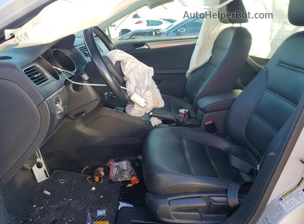 3VWDB7AJ5HM231574 2017 VOLKSWAGEN JETTA White Vista interior delantera