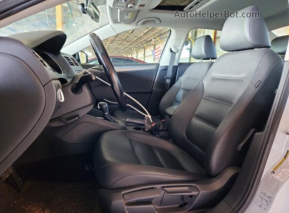 3VWDB7AJ7HM355085 2017 VOLKSWAGEN JETTA White Widok wnętrza z przodu
