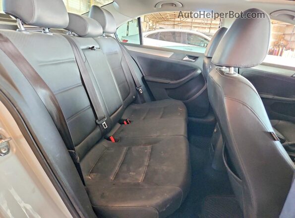 3VWDB7AJ7HM355085 2017 VOLKSWAGEN JETTA White Widok tylnych siedzeń