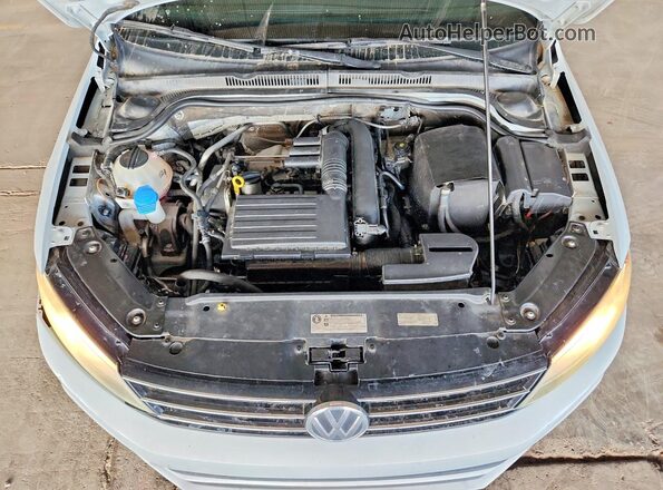 3VWDB7AJ7HM355085 2017 VOLKSWAGEN JETTA White Widok wnętrza z tyłu