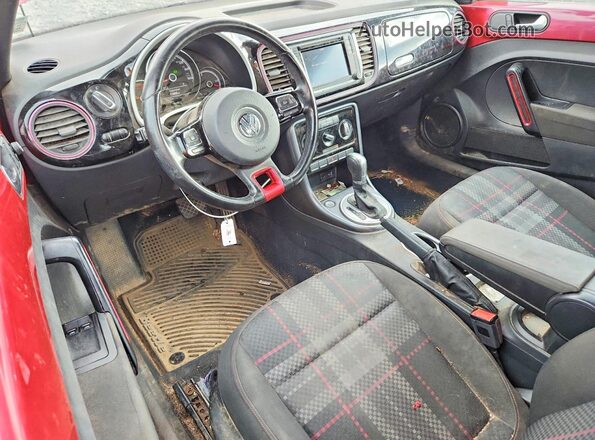 3VWF17AT7HM604434 2017 VOLKSWAGEN BEETLE Pink Dashboard view