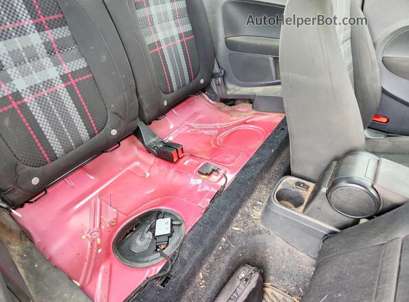 3VWF17AT7HM604434 2017 VOLKSWAGEN BEETLE Pink Rear seats view
