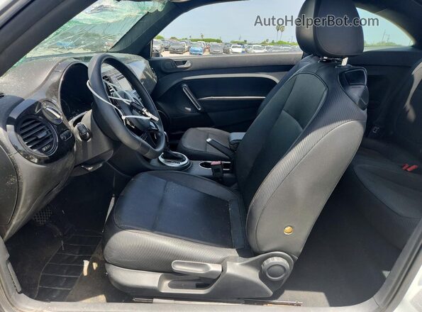 3VWF17AT8HM628189 2017 VOLKSWAGEN BEETLE White Вид салону спереду