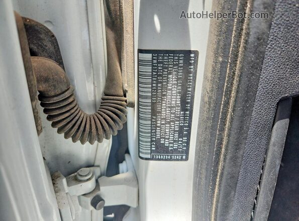 3VWF17AT8HM628189 2017 VOLKSWAGEN BEETLE White Вид підкапотного простору
