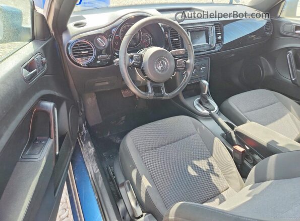 3VWFD7AT6KM717323 2019 VOLKSWAGEN BEETLE Blue Vista del salpicadero