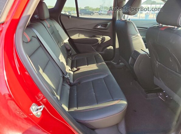 KL77LJEP0TC030312 2026 CHEVROLET TRAX Красный Вид задней части салона