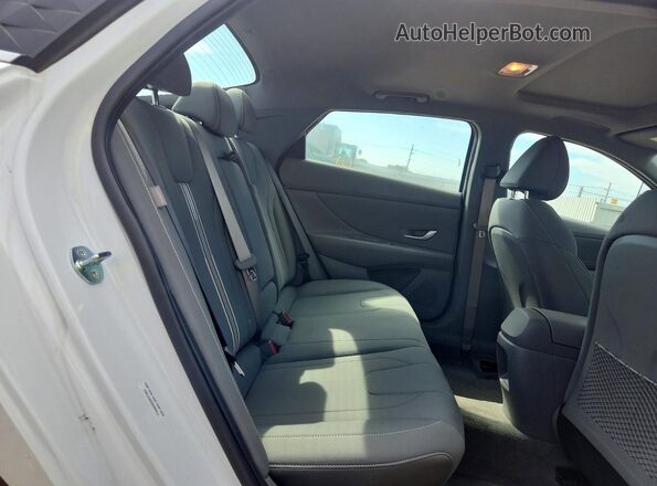 KMHLS4DG3SU989411 2025 HYUNDAI ELANTRA White Rear interior view