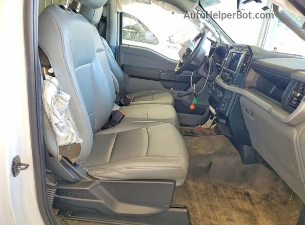 1FTMF1CBXNKD83234 2022 FORD F150 Белый Вид задней части салона